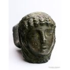 Antik női fej, feltehetően székkarfa dísz