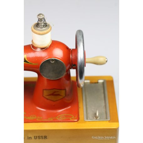 Régi CCCP gyermek játék varrógép 1970-es évek eleje, tökéletes állapotban