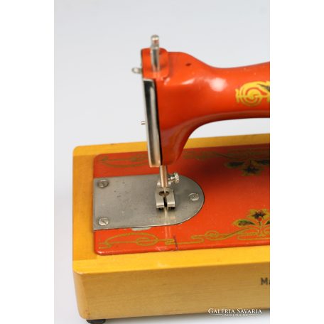 Régi CCCP gyermek játék varrógép 1970-es évek eleje, tökéletes állapotban