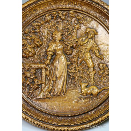 Díszes fali tál plasztikus dombormű jelenettel a "Der Trompeter von Säckingen" című munkából