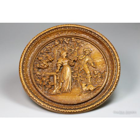 Díszes fali tál plasztikus dombormű jelenettel a "Der Trompeter von Säckingen" című munkából