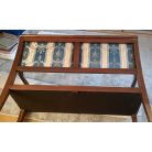 Kanapé faragott hattyús karfával állatmancsos lábvéggel