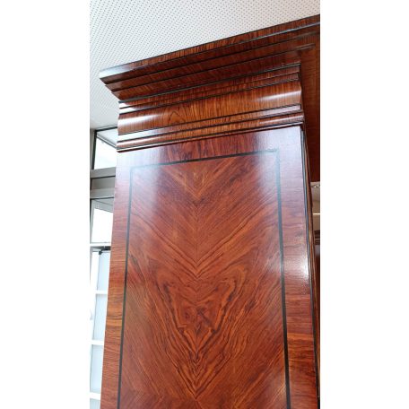 Antik Fegyverszekrény titkos fiókokkal 1900 körül Bécs-Fiume