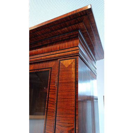 Antik Fegyverszekrény titkos fiókokkal 1900 körül Bécs-Fiume