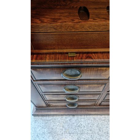 Antik Fegyverszekrény titkos fiókokkal 1900 körül Bécs-Fiume