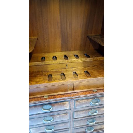 Antik Fegyverszekrény titkos fiókokkal 1900 körül Bécs-Fiume