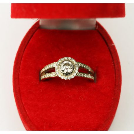 Női gyűrű modern csiszolású briliánssal