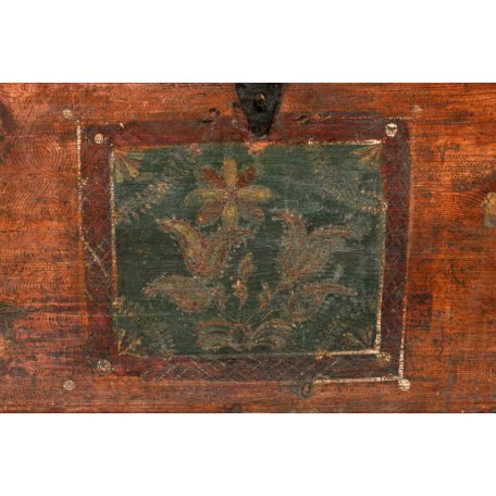 Festett kelengyés láda