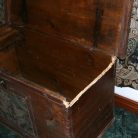 Festett kelengyés láda