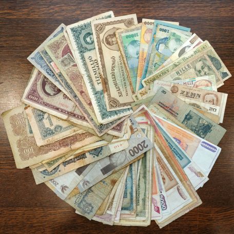 100 db különböző gyenge Bankjegy LOT