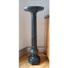 Márvány posztamens