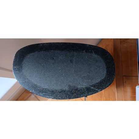 Márvány posztamens