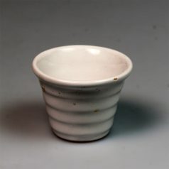 Fehér mini kerámia kaspó virágtartó