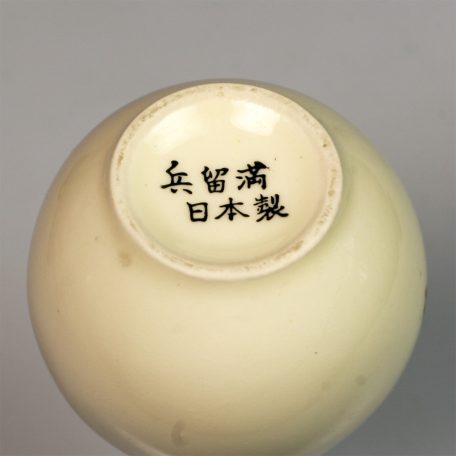 Kis váza aranyozott virág dekorral Mandzsúria Japán megszállás 1940 körül