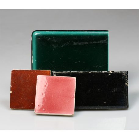 4 db Zsolnay csempe, épületdísz