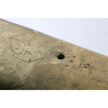 Régi antik kakasos kúpcserép koronás címeres díszítéssel