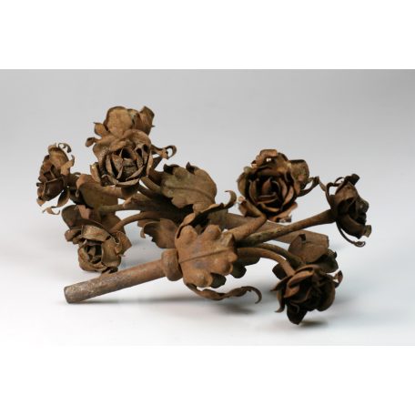 Régi antik kovácsoltvas rózsás kapudísz 