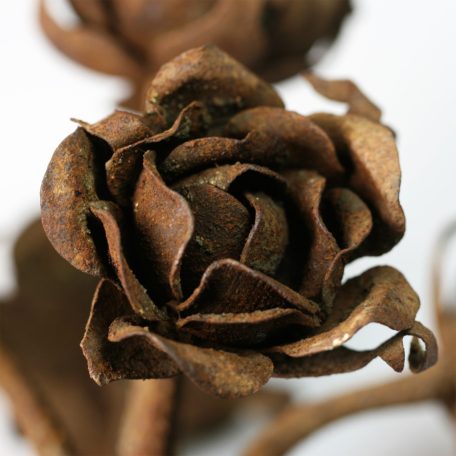 Régi antik kovácsoltvas rózsás kapudísz 