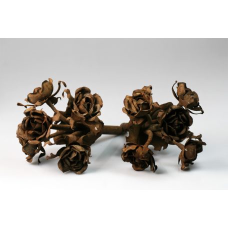 Régi antik kovácsoltvas rózsás kapudísz 